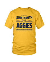 Cargar imagen en el visor de la galería, Camiseta Juneteenth de la Universidad Estatal Agrícola y Técnica de Carolina del Norte