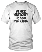 Cargar imagen en el visor de la galería, HISTORIA NEGRA EN LA FABRICACIÓN de camisetas