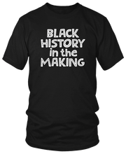 Cargar imagen en el visor de la galería, HISTORIA NEGRA EN LA FABRICACIÓN de camisetas