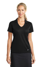 Cargar imagen en el visor de la galería, Nike Women&#39;s Dri-FIT Vertical Mesh Polo. 637165
