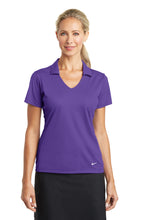 Cargar imagen en el visor de la galería, Nike Women&#39;s Dri-FIT Vertical Mesh Polo. 637165
