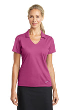 Cargar imagen en el visor de la galería, Nike Women&#39;s Dri-FIT Vertical Mesh Polo. 637165
