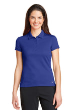 Cargar imagen en el visor de la galería, Nike Women&#39;s Dri-FIT Solid Icon Pique Modern Fit Polo.  746100
