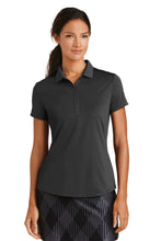 Cargar imagen en el visor de la galería, Nike Women&#39;s Dri-FIT Players Modern Fit  Polo. 811807
