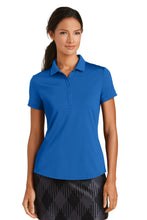 Cargar imagen en el visor de la galería, Nike Women&#39;s Dri-FIT Players Modern Fit  Polo. 811807
