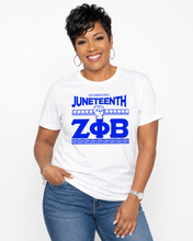 Cargar imagen en el visor de la galería, Zeta Phi Beta Juneteenth Camiseta
