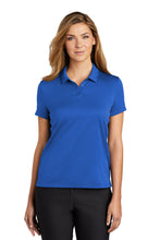 Cargar imagen en el visor de la galería, Nike Women&#39;s Dry Essential Solid Polo NKBV6043
