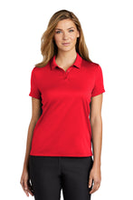 Cargar imagen en el visor de la galería, Nike Women&#39;s Dry Essential Solid Polo NKBV6043
