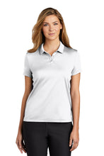 Cargar imagen en el visor de la galería, Nike Women&#39;s Dry Essential Solid Polo NKBV6043
