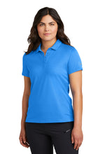 Cargar imagen en el visor de la galería, Nike Women&#39;s Victory Solid Polo NKDX6685
